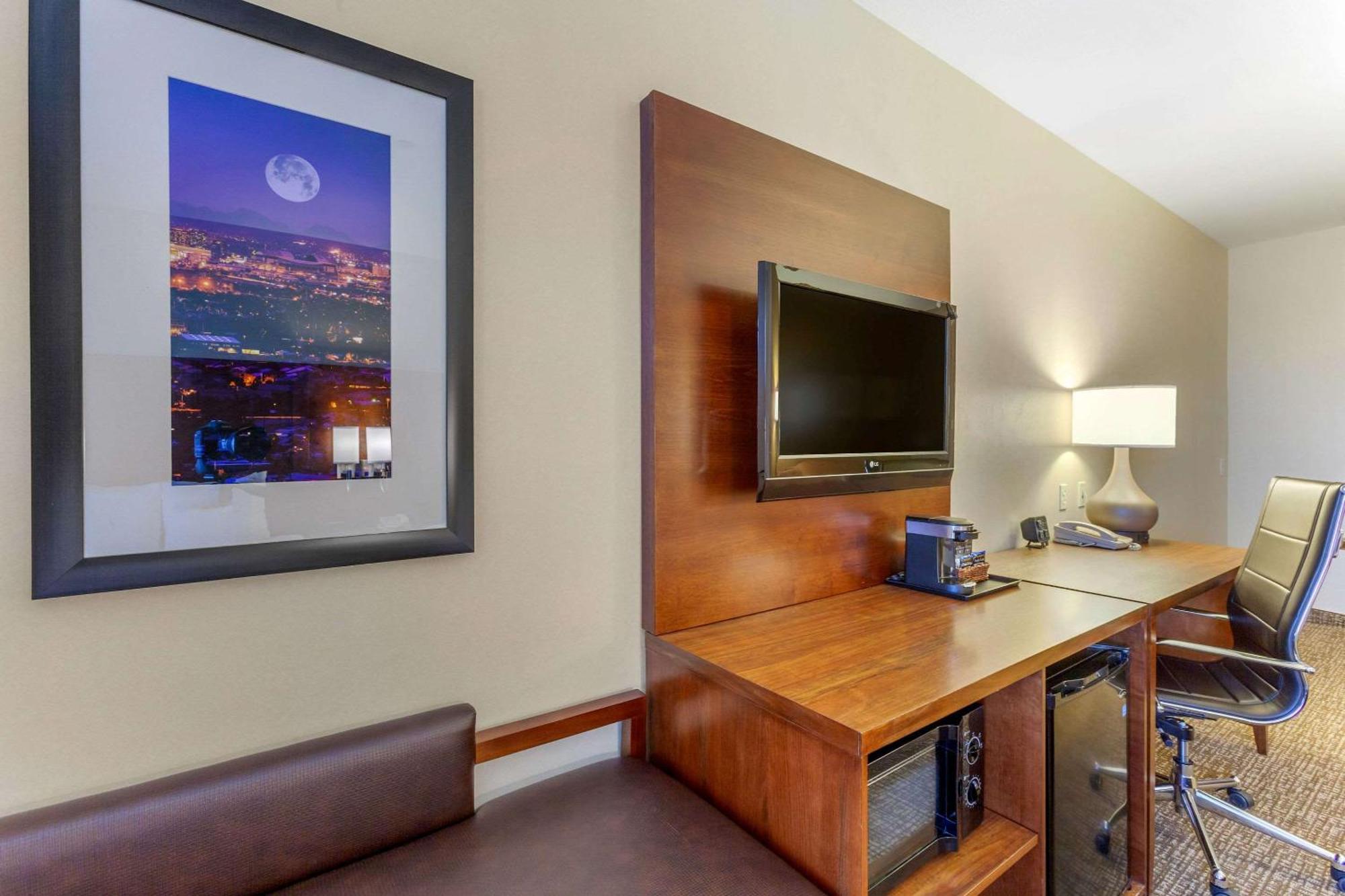 Comfort Suites Glendale - State Farm Stadium Area Kültér fotó