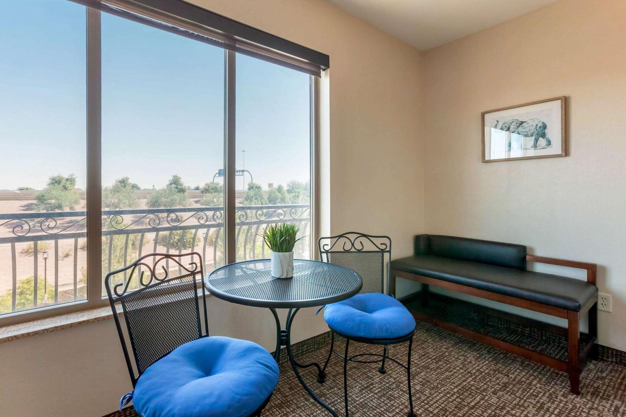 Comfort Suites Glendale - State Farm Stadium Area Kültér fotó